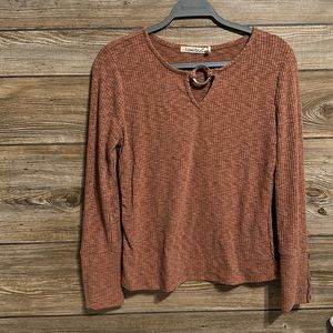Women’s Long Sleeve v-neck Medium Shirt - great condition- super lightweight!